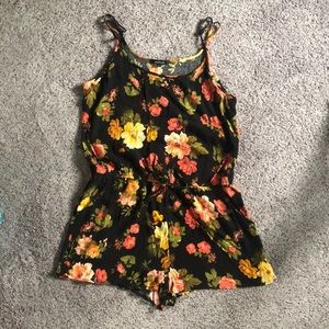 🖤🖤Black floral romper